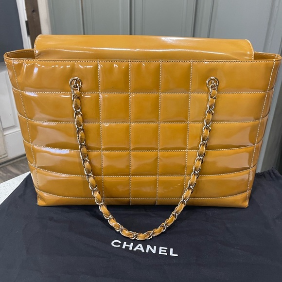 CHANEL Quilted Patent Leather Tote - Picture 3 of 14